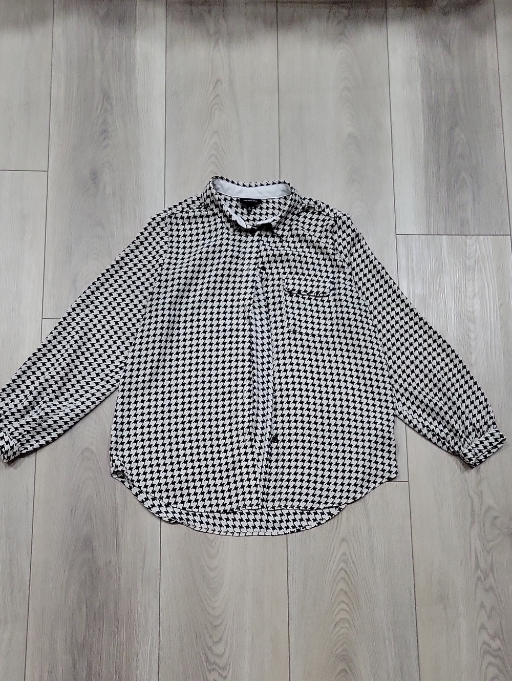 Who What Wear Black & White Houndstooth Button-Down Shirt